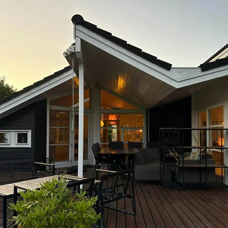 בית נופש Architect-designed House In Dronningmølle