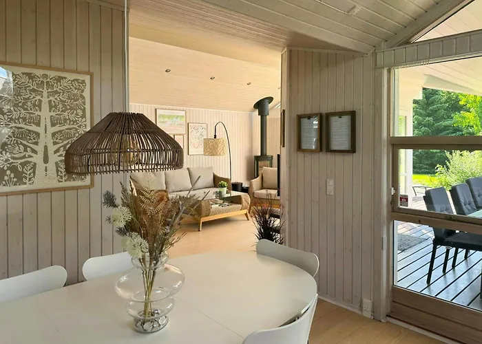 別荘 Architect-designed House In *