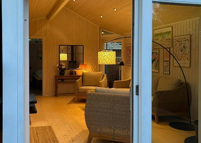 別荘 Architect-designed House In *